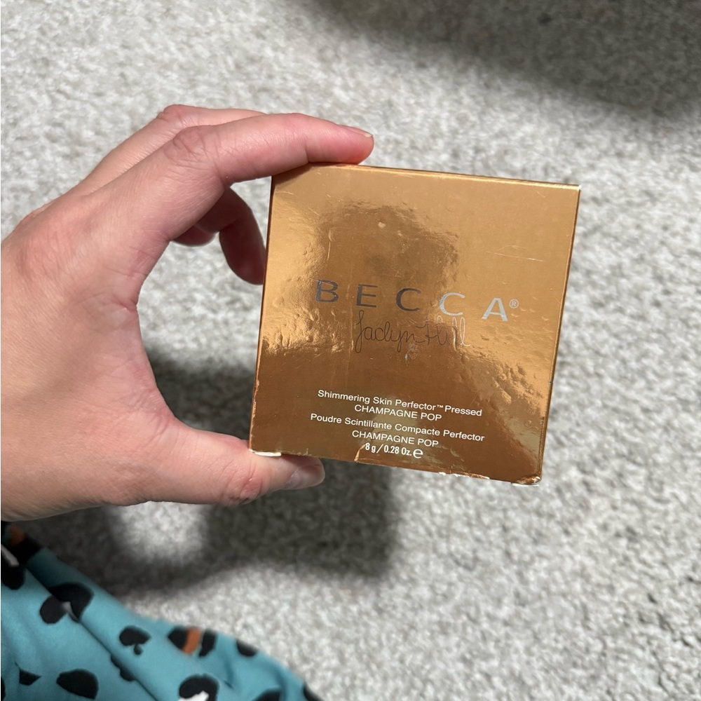 BECCA highlighter in champagne pop
